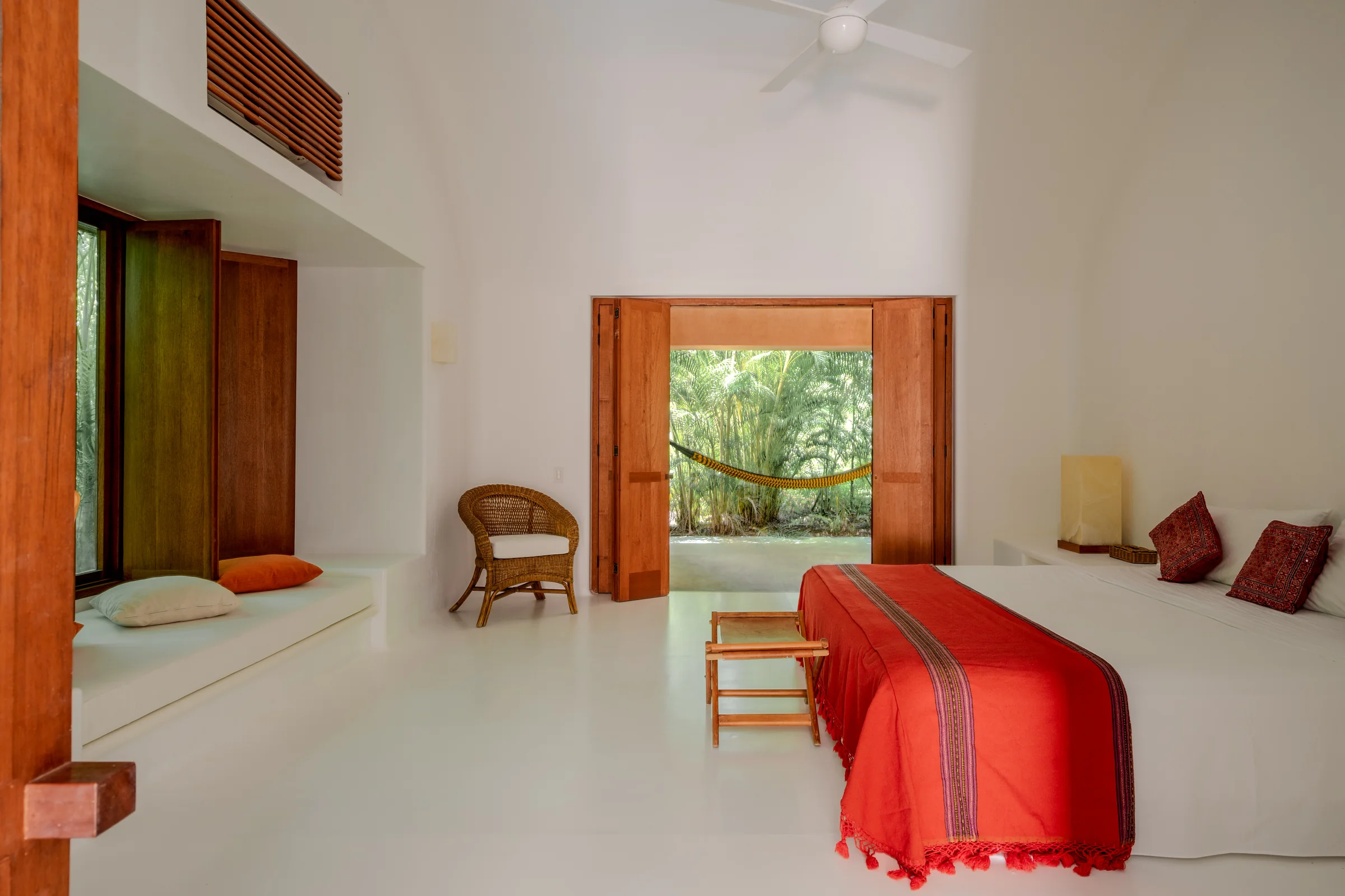 Habitación con vista a la selva en Casa La Ceiba, Careyes — retiro espiritual premium